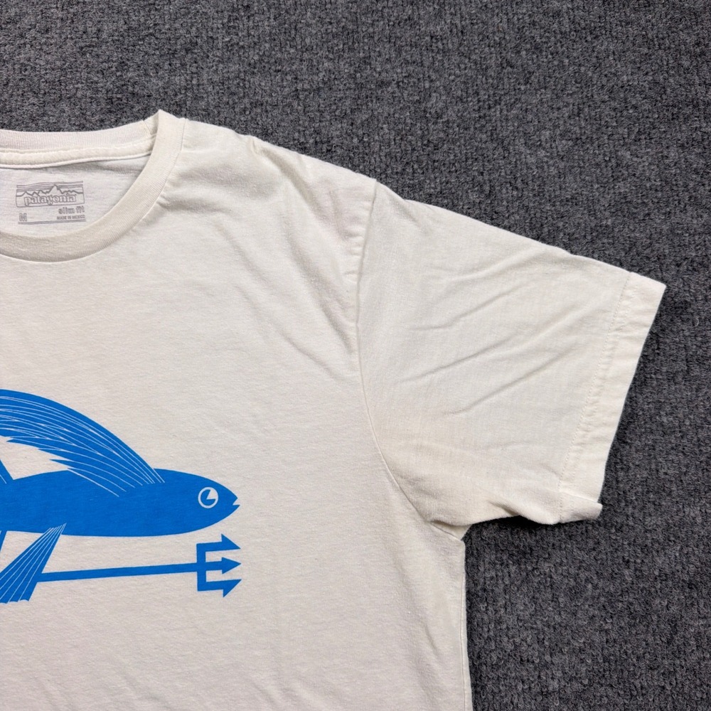 Patagonia Graphic T-Shirt Mens Medium Cream Blue Flying Fish Trident Slim Fit - Picture 6 of 15